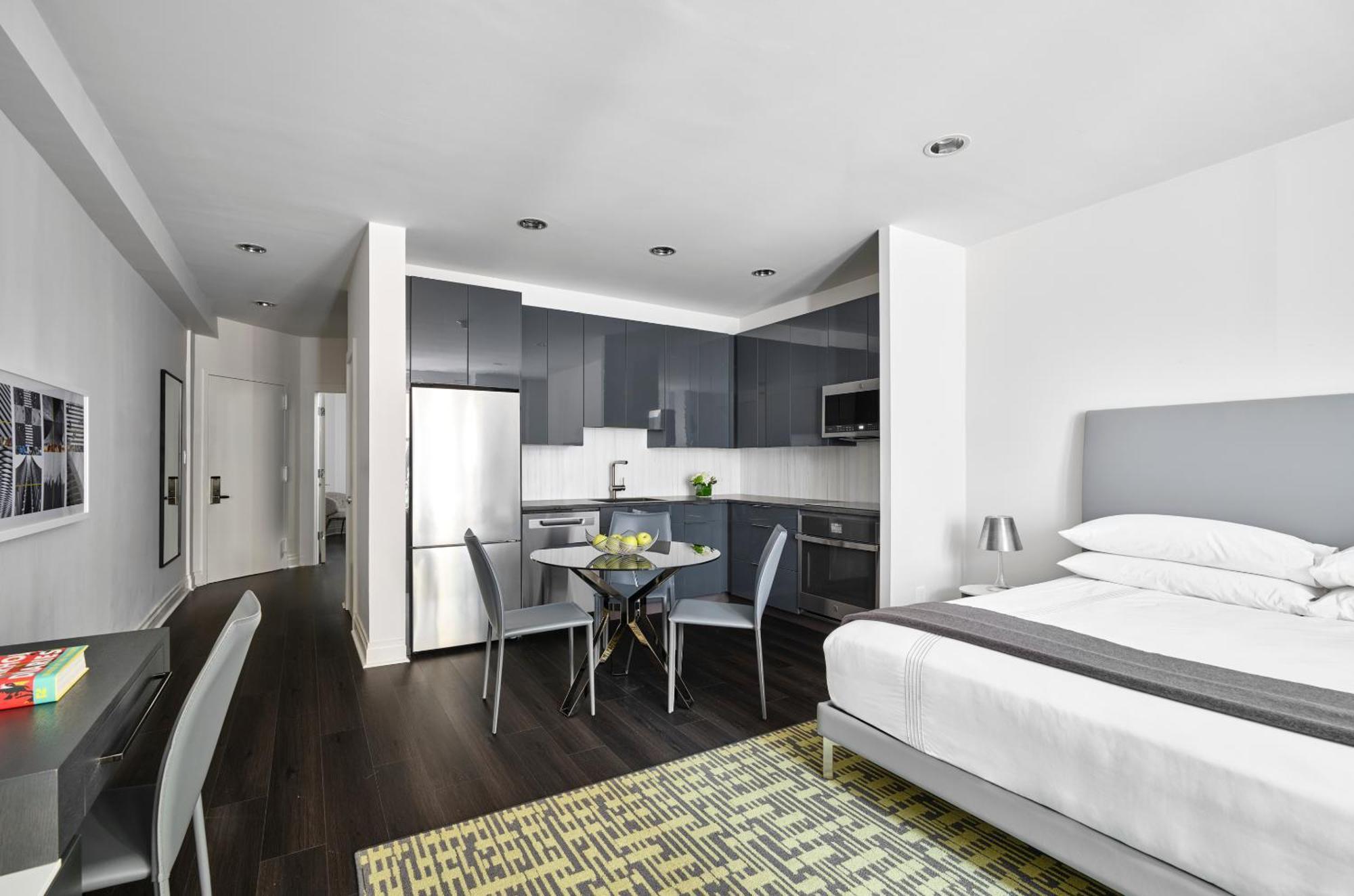 Aka Times Square Apartahotel 4*